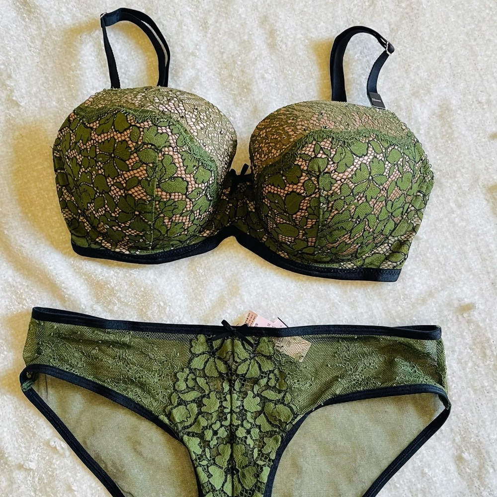 Victorias Secret Green Lace Bra and Panty Set